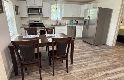 Prairie Grove House | Quiet 2-bedroom house with AC in charming Prairie Grove