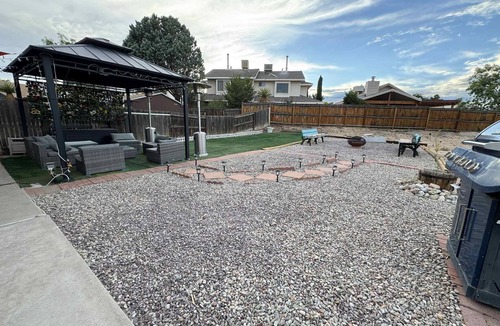 Taylor Ranch House | Quiet 2 bedroom in West Albuquerque close to grocery, parks, and hikes.