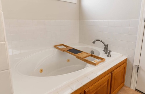 Dock Junction House | Quiet 2 bedroom - one level