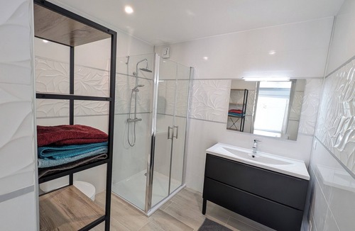 Saix Cabin | Quiet, 2 bedrooms, terrace, Garden Wifi, Connected TV, Air-conditioning.