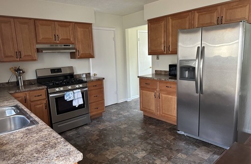 Aliquippa House | Quiet 2 BR with washer & dryer & back deck