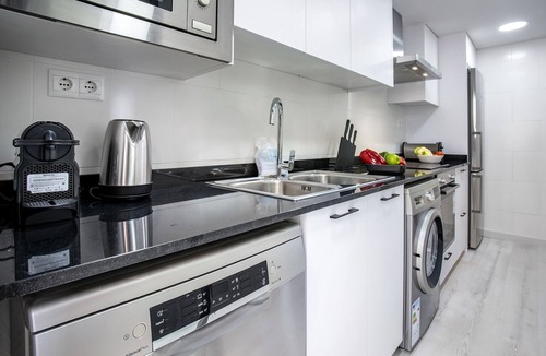 Collblanc y La Torrassa Apartment | Quiet 2 Level Apartment with Balcony