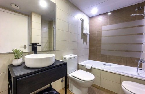 Collblanc y La Torrassa Apartment | Quiet 2 Level Apartment with Balcony