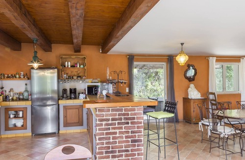 Viviers Villa | Quiet 220m2 property surrounded by greenery with private swimming pool