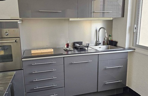 Aurillac Condo | Quiet 2B/1B Downtown Condo, Hills View, Bright, Spacious, Recently Remodeled