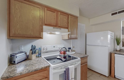 S.r. Marmon Condo | Quiet 2bd/2ba condo near parks&golf, yard for dogs