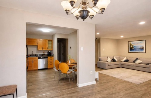 Gaithersburg Apartment | Quiet 2BR apartment near I-270, Shops & Dining, free parking
