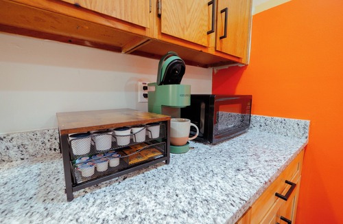 Lawrence Apartment | Quiet 2BR Apt with W/D and Carport Near KU