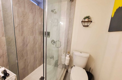 Hurontario Apartment | Quiet 2BR Basement Suite Private Entrance Parking Near Square One