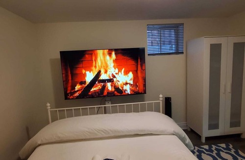 Hurontario Apartment | Quiet 2BR Basement Suite Private Entrance Parking Near Square One