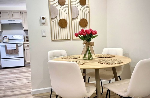Utica Apartment | Quiet 2BR in Utica/Fast WiFi Parking/S–Check-In