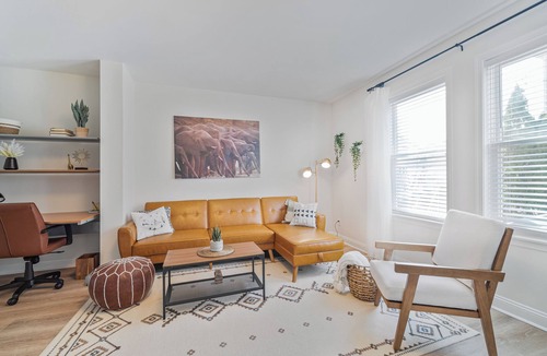 Fort Lee Apartment | Quiet 2BR Less than 30 Min from NYC