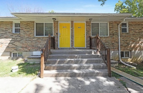 Riverside Apartment | Quiet 2BR Near Downtown KC | Walk to Park