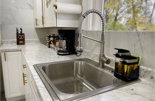 Utica House | Quiet 2BR Near Wynn Hospital/Parking + Self Check-In