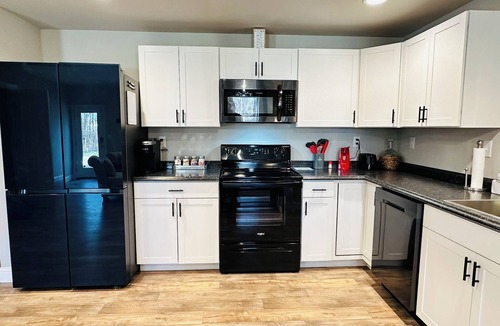 Treloar Apartment | Quiet 2BR Retreat on 7 Acres | Sleeps 6, Fast WiFi