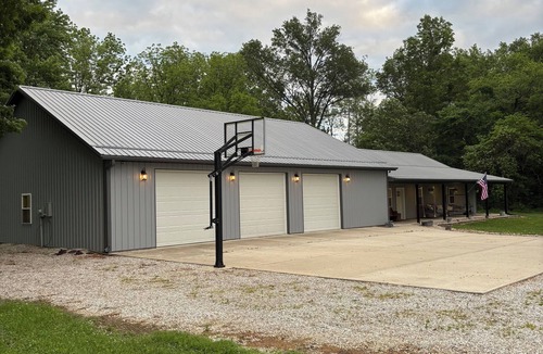 Sullivan House | Quiet 3-bedroom home on 4 aces near Lake Sullivan