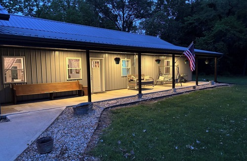 Sullivan House | Quiet 3-bedroom home on 4 aces near Lake Sullivan