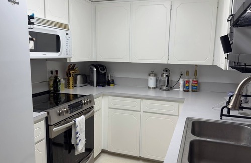 East Olympia House | Quiet 3 bedroom lakefront retreat