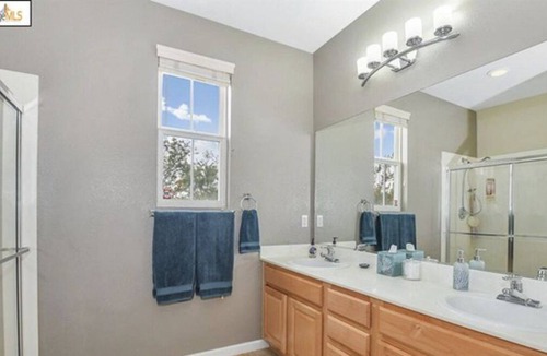 Pittsburg House | Quiet 3BA/2BA beautiful home with full kitchen