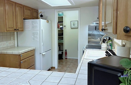 Flagstaff House | Quiet 3BR 2BA Townhome AC Workspace Yard