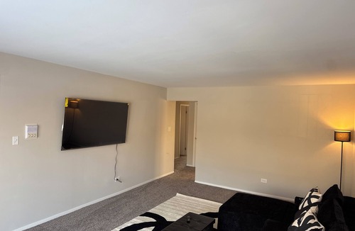 East Hazel Crest Apartment | Quiet 3BR Retreat Walk to Wind Creek Casino