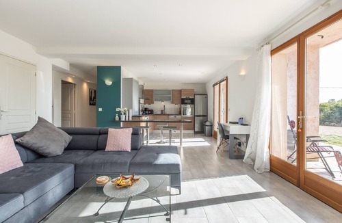 Mouans-Sartoux Apartment | Quiet 3BR with terrace & incredible Mountain view