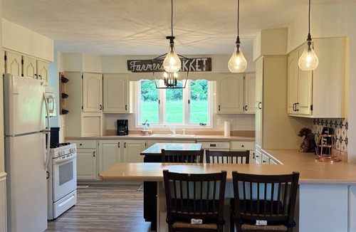Perks House | Quiet 4-Bedroom Farmhouse