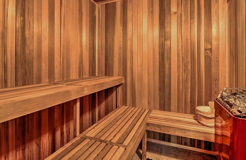 Rochester Cabin | Quiet 40-Acre Rochester Forest Lodge: Hot Tub!