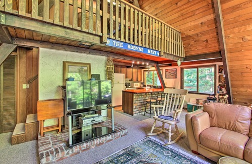 Rumney Cabin | Quiet A-Frame Cabin on Creek with Private Deck!