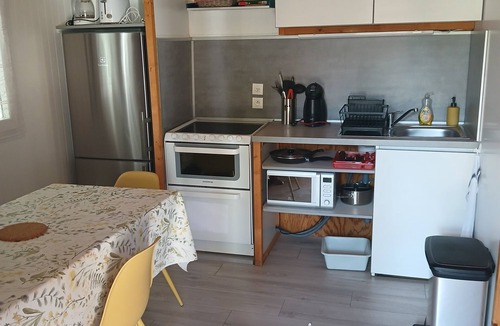 Saint-Remy-Sur-Durolle Ski Chalet | Quiet, air-conditioned, fenced chalet