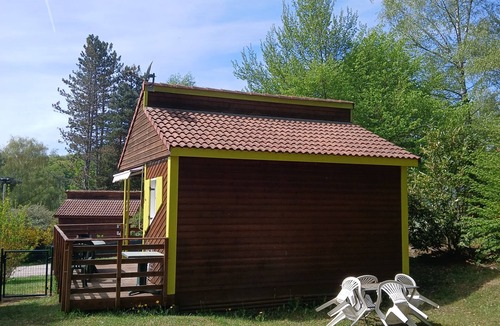 Saint-Remy-Sur-Durolle Ski Chalet | Quiet, air-conditioned, fenced chalet