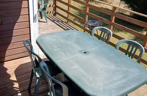 Saint-Remy-Sur-Durolle Ski Chalet | Quiet, air-conditioned, fenced chalet