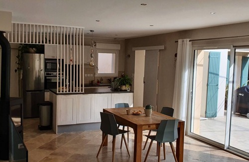 Uchaux Villa | Quiet, air-conditioned Provencal house.