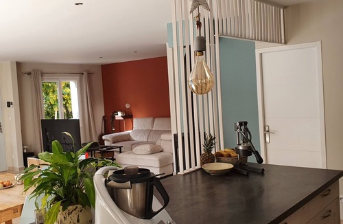 Uchaux Villa | Quiet, air-conditioned Provencal house.