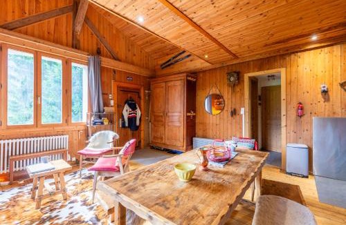 Saint-Pierre-en-Faucigny House | Quiet and Authentic Mountain Chalet