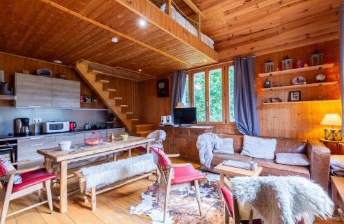 Saint-Pierre-en-Faucigny House | Quiet and Authentic Mountain Chalet