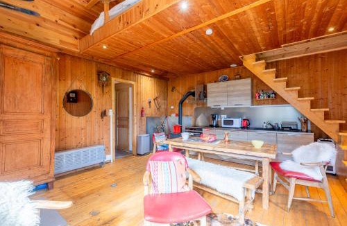Saint-Pierre-en-Faucigny House | Quiet and Authentic Mountain Chalet