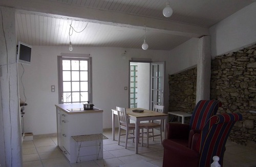 Ventenac-Cabardes Cottage | Quiet and bright cottage with village terrace near Carcassonn