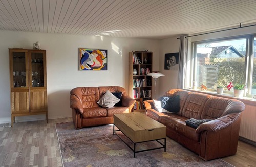 Herning Bed & Breakfast | Quiet and budget-friendly room in Herning – with access to kitchen and garden