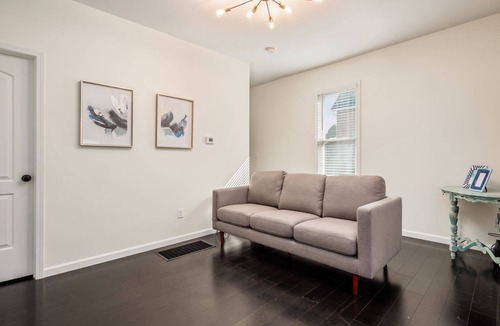 West Columbus House | Quiet and close to everything
