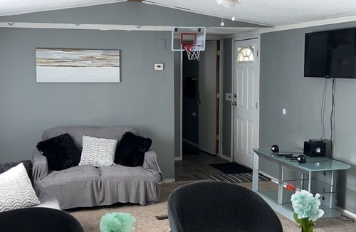 Cutlerville House | Quiet and comfortable 2br home
