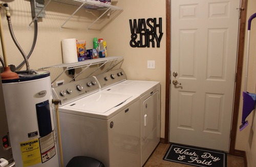 Joplin House | Quiet and Comfortable! 5 minutes away from parks/hospitals