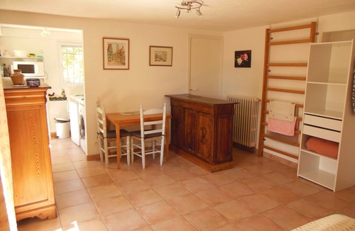 Le Rouret Apartment | Quiet and comfortable studio in a Provencal garden