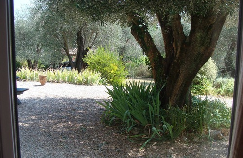Le Rouret Apartment | Quiet and comfortable studio in a Provencal garden