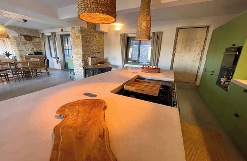 Tresques House | Quiet and comfortable stone farmhouse