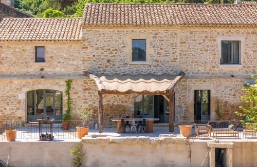 Tresques House | Quiet and comfortable stone farmhouse