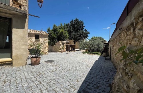 Tresques House | Quiet and comfortable stone farmhouse