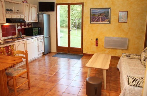 Banon House | Quiet and comfortable Provencal house with pool and large open garden