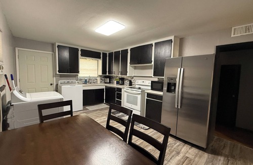 Clyde House | Quiet and comfy 2-bedroom Home with Adjustable split king beds!