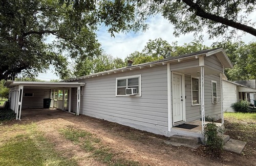 Clyde House | Quiet and comfy 2-bedroom Home with Adjustable split king beds!